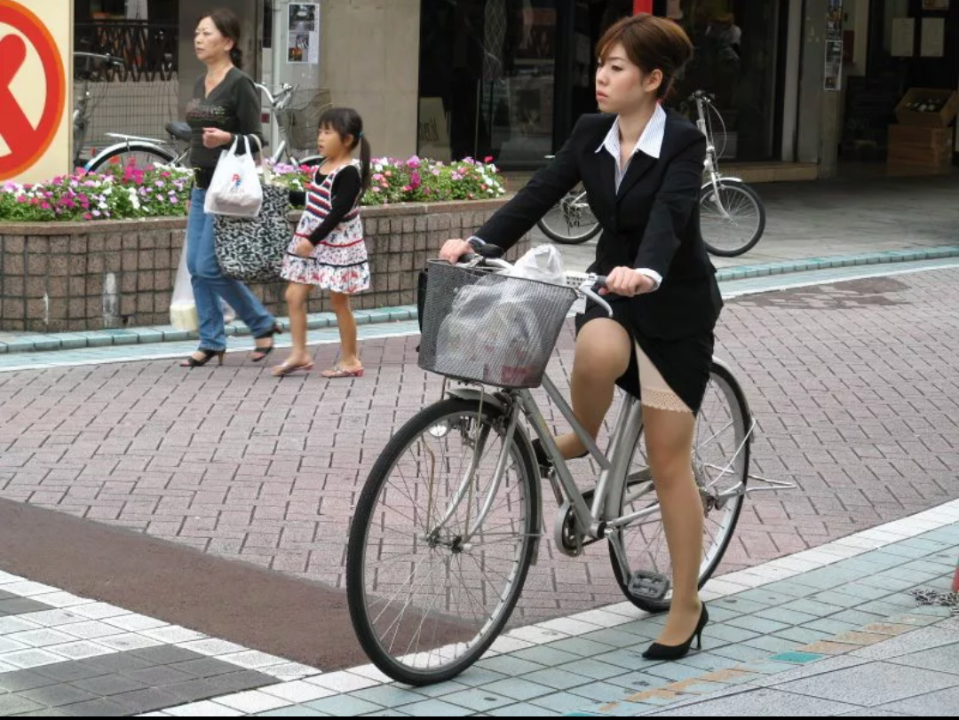 Bicycles banned for North Korean women - A bike, China, Ban, Woman driving, Text