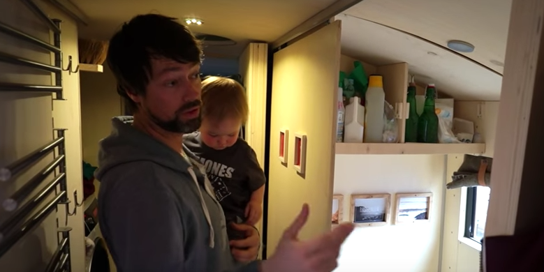 A family with a child lives in an old bus. - House, House on wheels, Travels, Longpost, Video