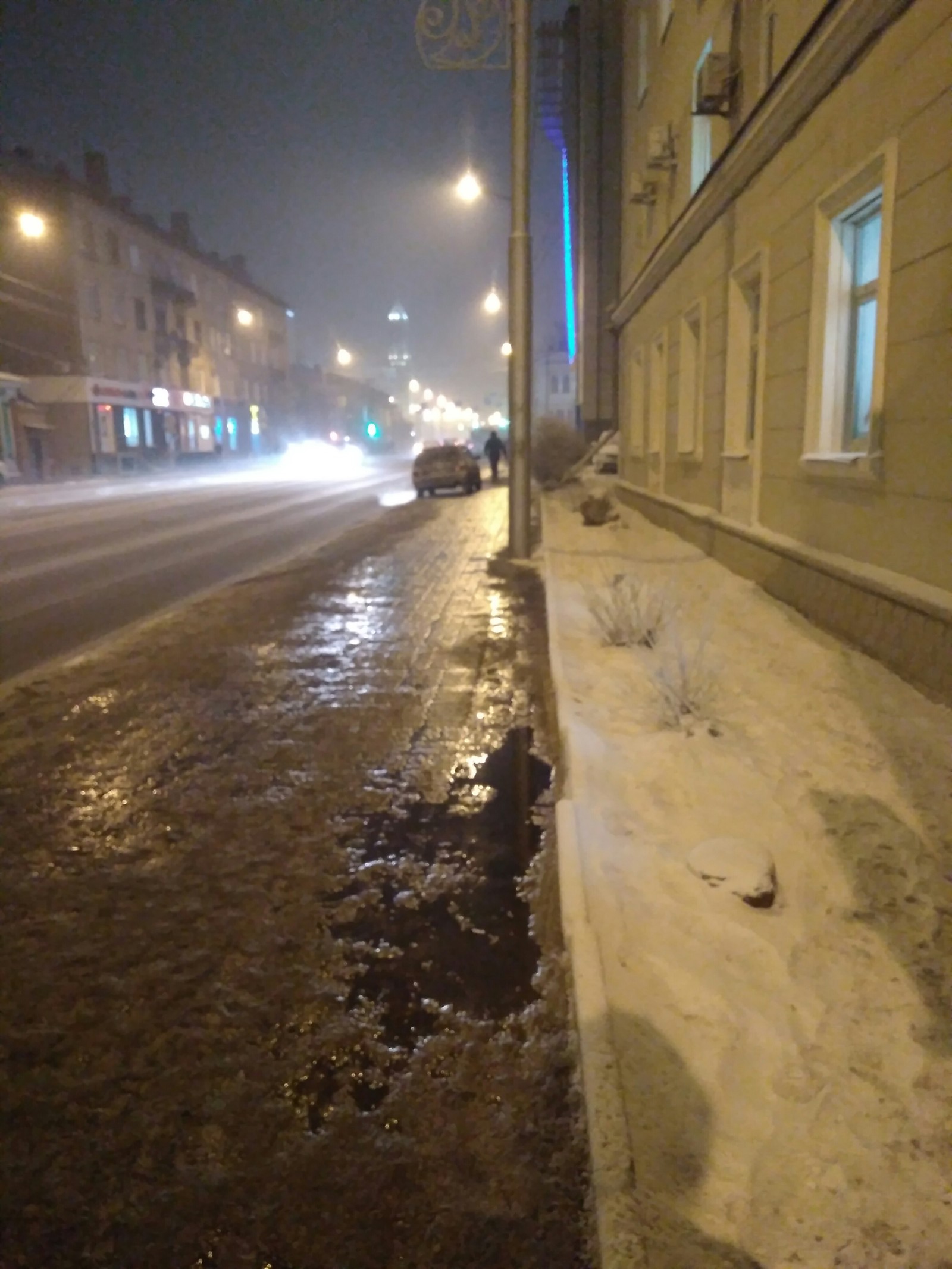 At - 30 I slap through the puddles ... - My, Krasnoyarsk, Snow, Longpost