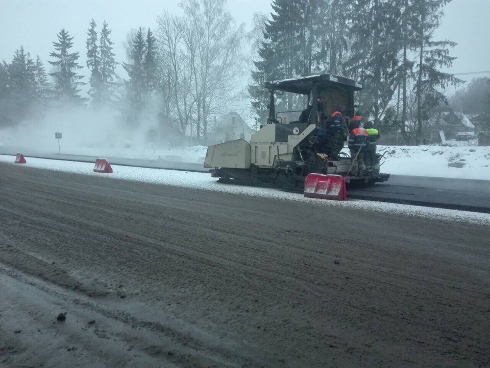 Asphalt is laid on snow and mud in Minsk - Asphalt, And so it will do, Snow, Republic of Belarus, Minsk, Road, Longpost