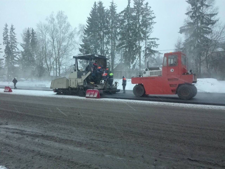 Asphalt is laid on snow and mud in Minsk - Asphalt, And so it will do, Snow, Republic of Belarus, Minsk, Road, Longpost