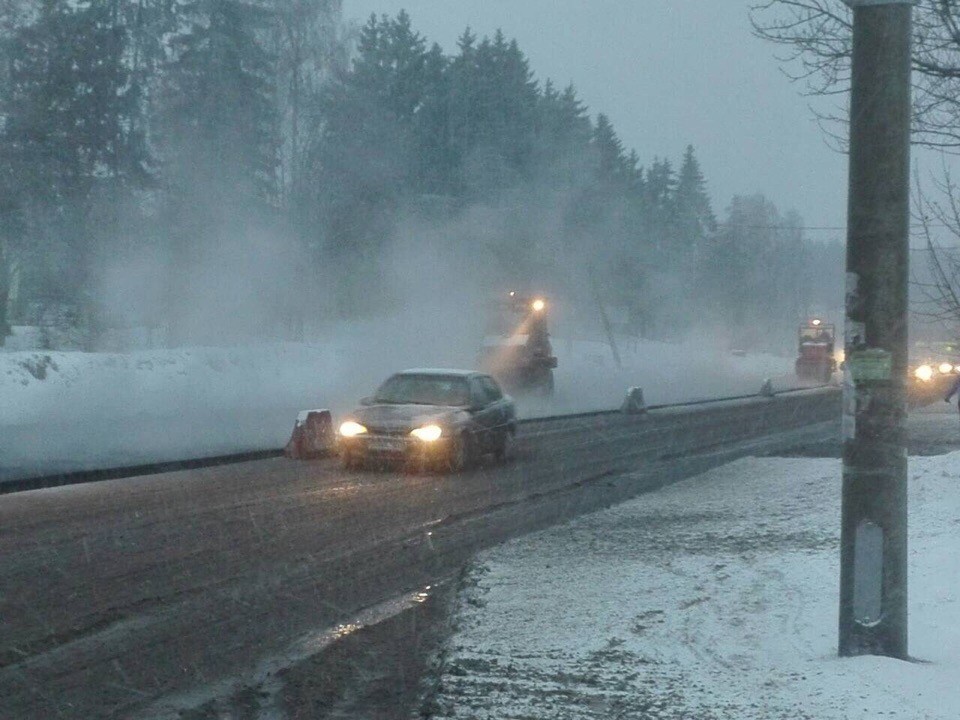 Asphalt is laid on snow and mud in Minsk - Asphalt, And so it will do, Snow, Republic of Belarus, Minsk, Road, Longpost