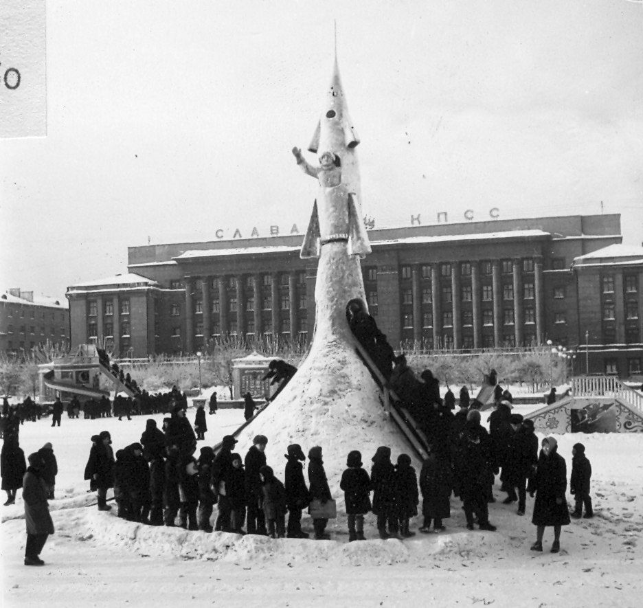 Новый Год в СССР (подборка фотографий) - СССР, Новый Год, Поздравление, Улица, Площадь, Дед Мороз, Люди, Подборка, Длиннопост