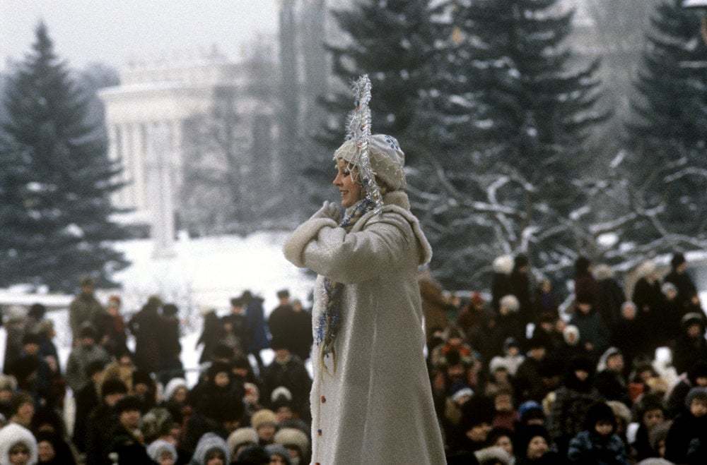 Новый Год в СССР (подборка фотографий) - СССР, Новый Год, Поздравление, Улица, Площадь, Дед Мороз, Люди, Подборка, Длиннопост