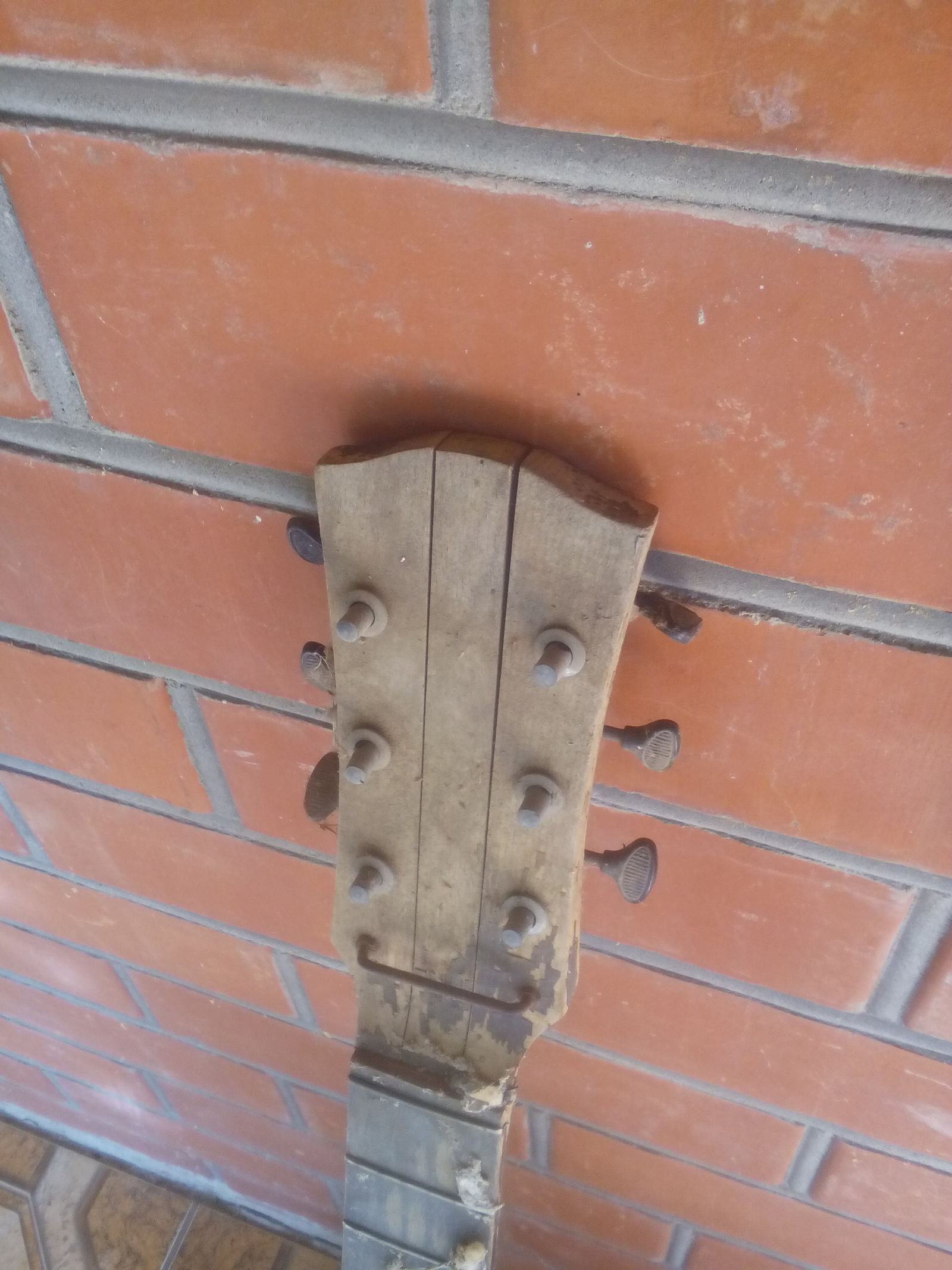Semi-acoustic guitar rescued from the junkyard! - My, Guitar, , , The rescue, Musical instruments, Story, Electric guitar, Video, Longpost