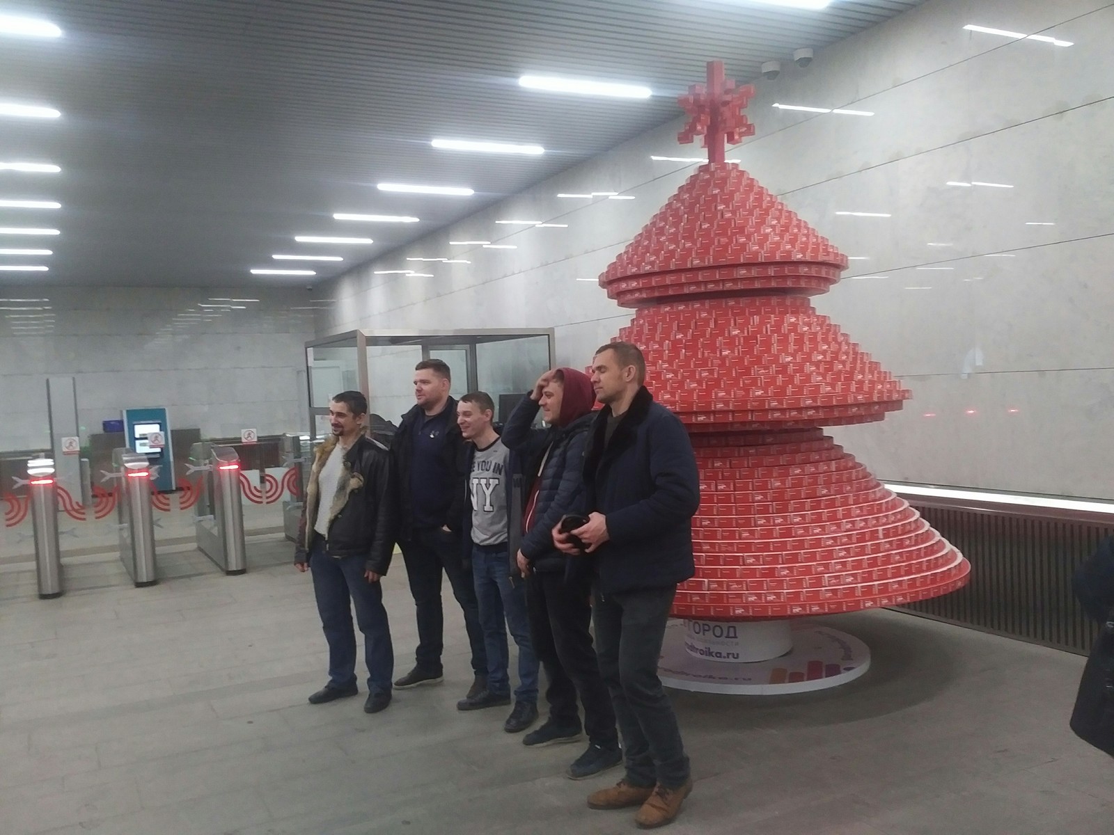 Christmas tree in the Moscow metro - My, Christmas tree, Metro, , Christmas trees, Public transport, Moscow Metro, Longpost, Tickets