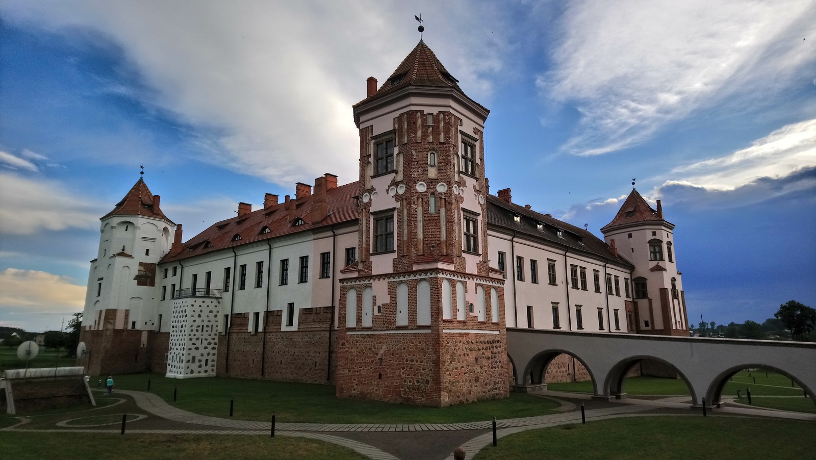 Мирский замок. Беларусь. - Моё, Мир, Мирский замок, Республика Беларусь, Фотография, Мобильная фотография, Длиннопост