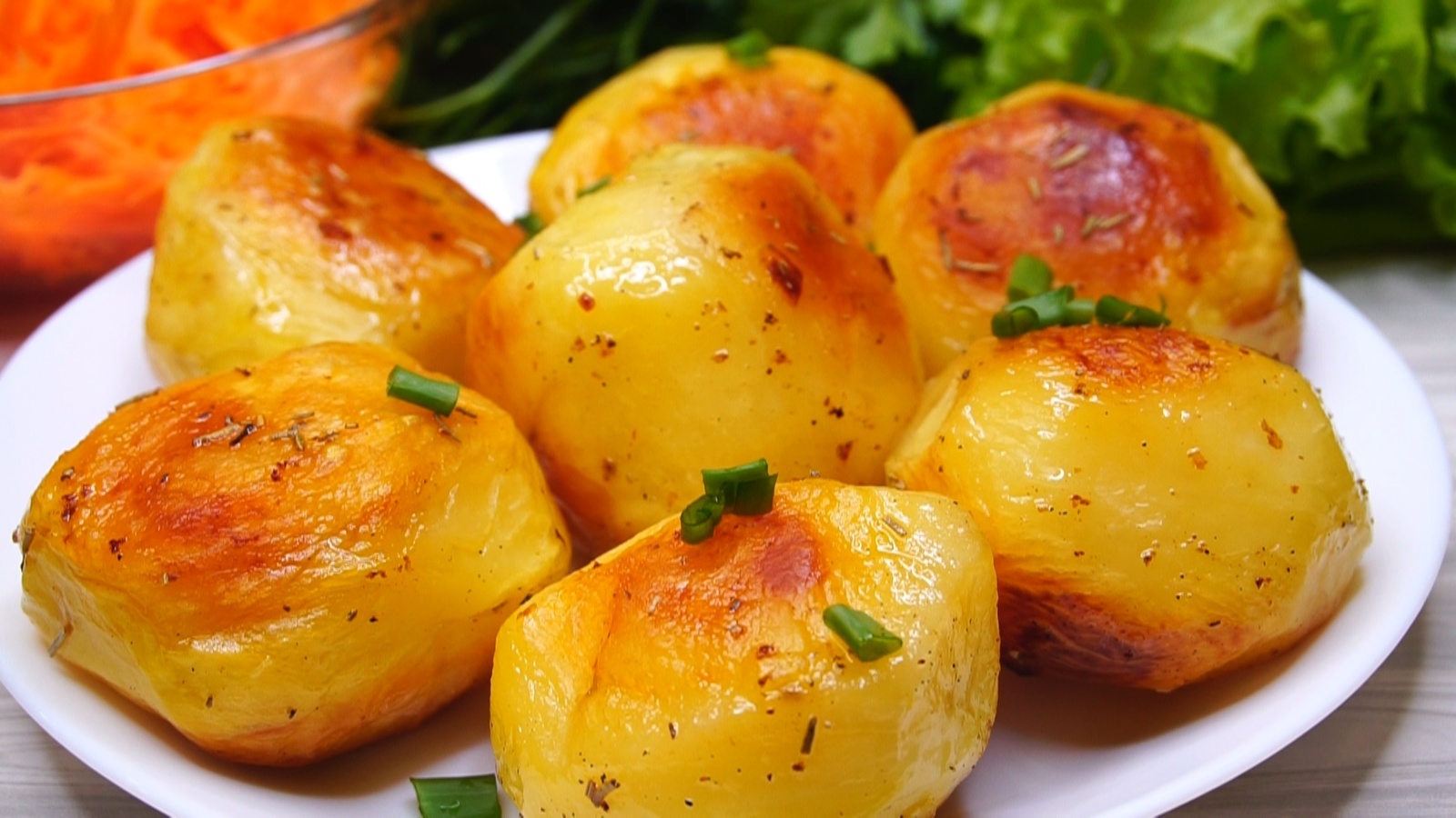 Картошка с хрустящей корочкой в духовке – рецепт запекания