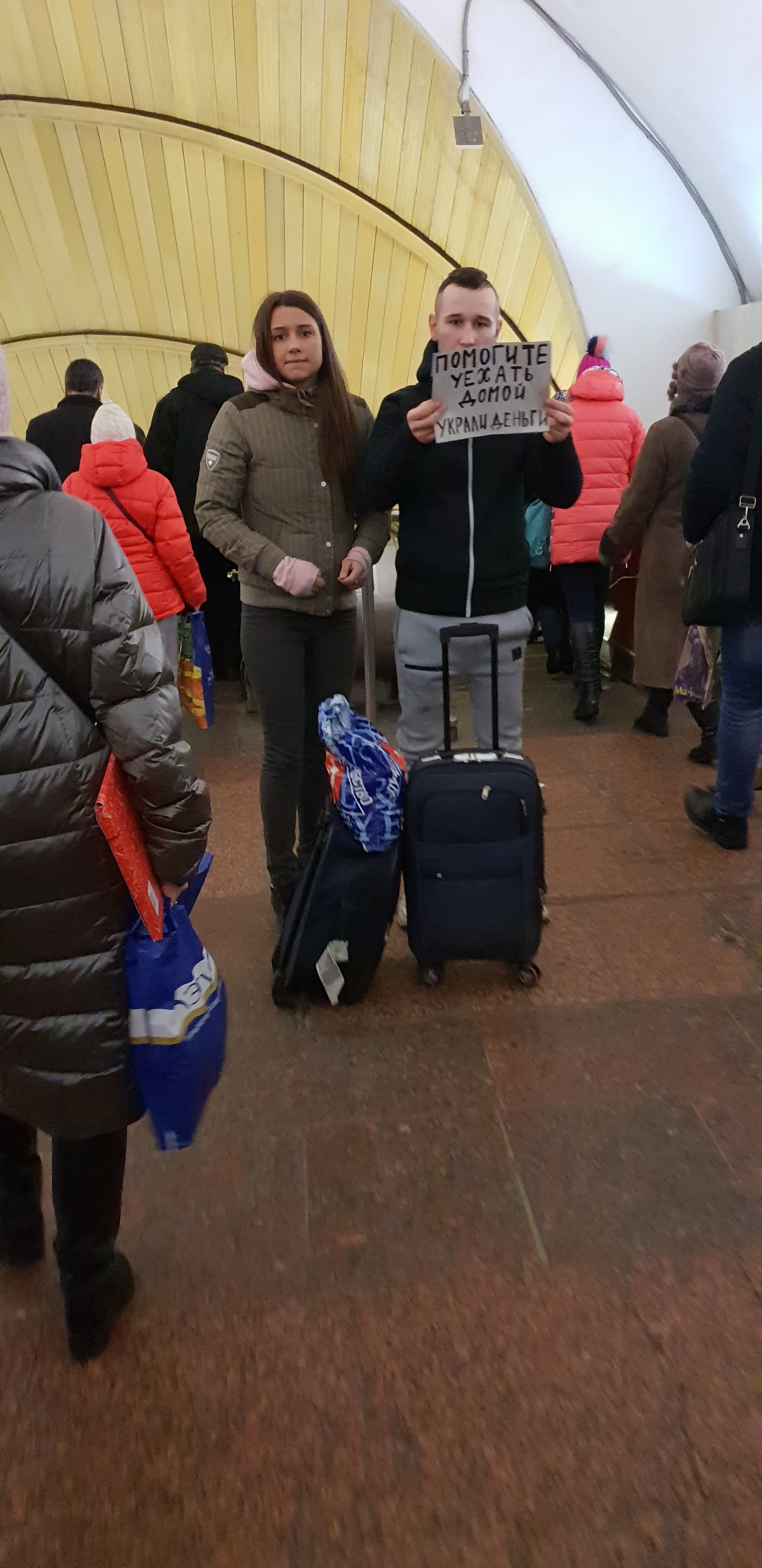 When you really want to go home for the new year - My, Beggars on the subway, Beggars, Moscow, Metro, Chekhovskaya