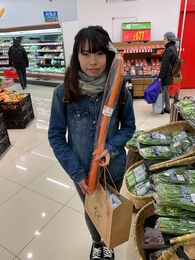 Carrots in a supermarket in Japan - Japan, Carrot, Girls