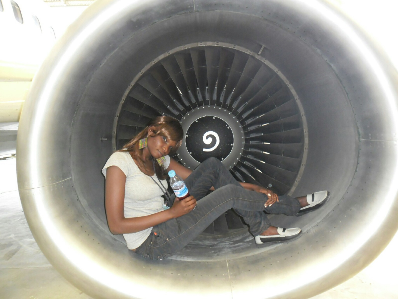 Girls and engine. - My, Aviation, Africa, Engine, Boeing-737, Longpost, Boeing 737