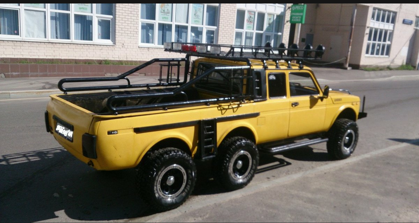 Тюнинг по-русски: в Москве на продажу выставлен шестиколесный пикап Lada 66  | Пикабу