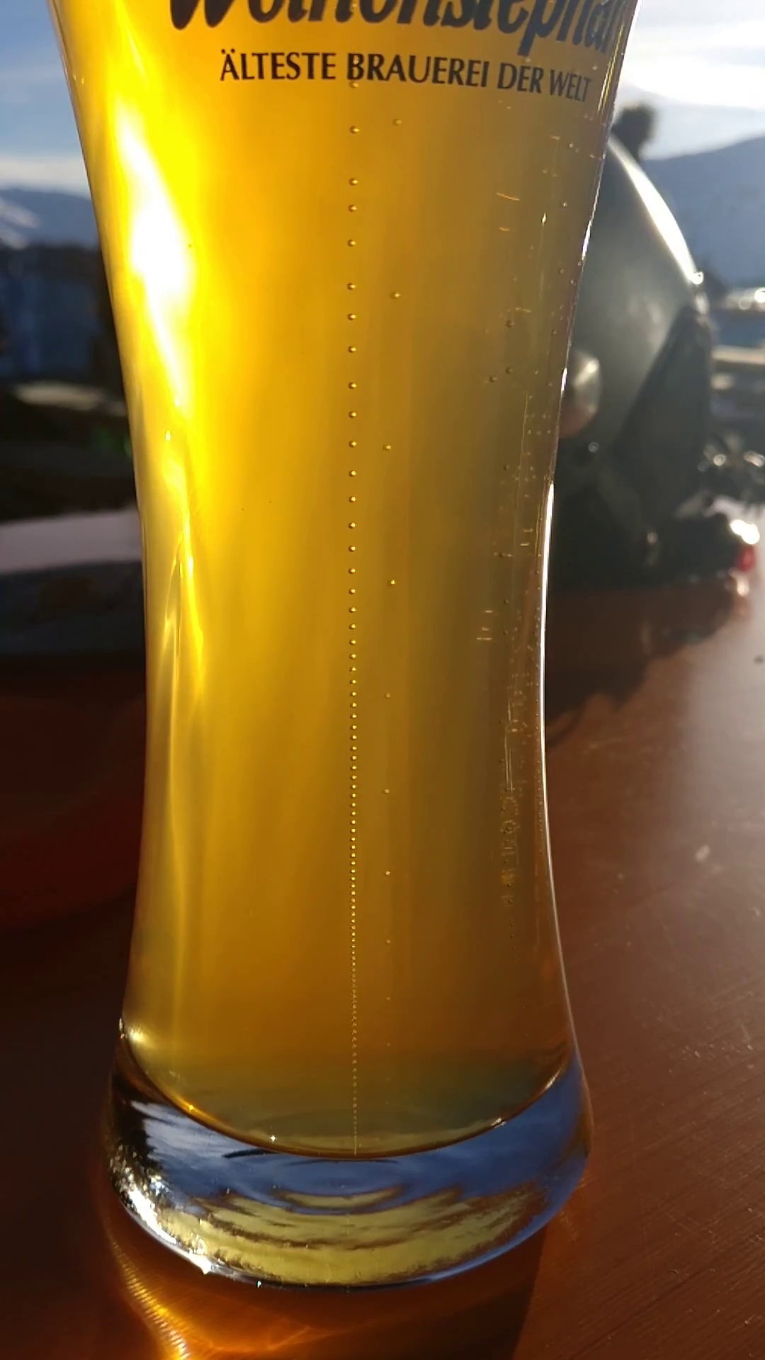 It's all about the magic bubbles ;) - Beer, Bubbles, Straight line, Reddit, The photo, Alcohol