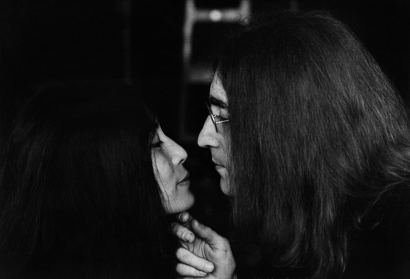 Yoko Ono and John Lennon photo by Tom Blau, November 1969. - Yoko Ono, John Lennon, Interesting, Historical photo, Black and white, Love, Positive, Longpost