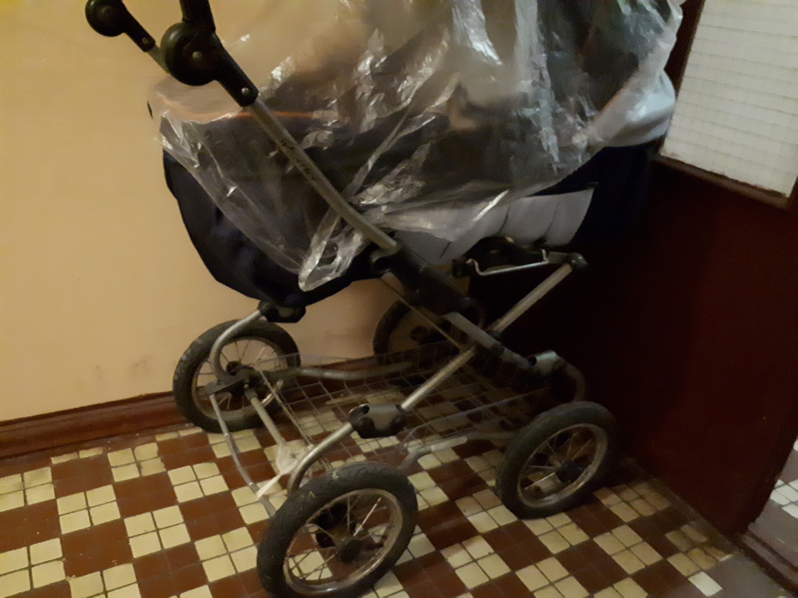 I will give away an all-terrain stroller as a gift. Winter spring Summer Autumn. Moscow - My, Stroller, Is free, Children, Moscow, Longpost