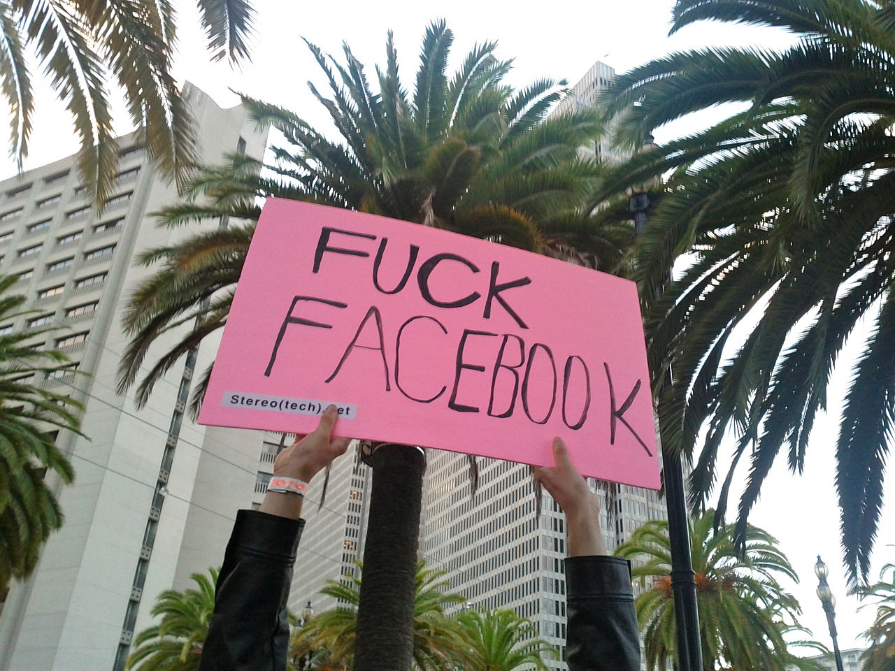 Facebook launches UK fact-checking campaign - Facebook, Information Security, Fake, Mark Zuckerberg