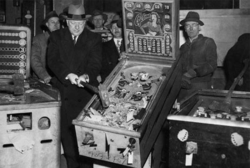 История пинбола. Вне закона. Часть 2 - Моё, Пинбол, Pinball Machine, Музей пинбола, Длиннопост, Черно-белое фото