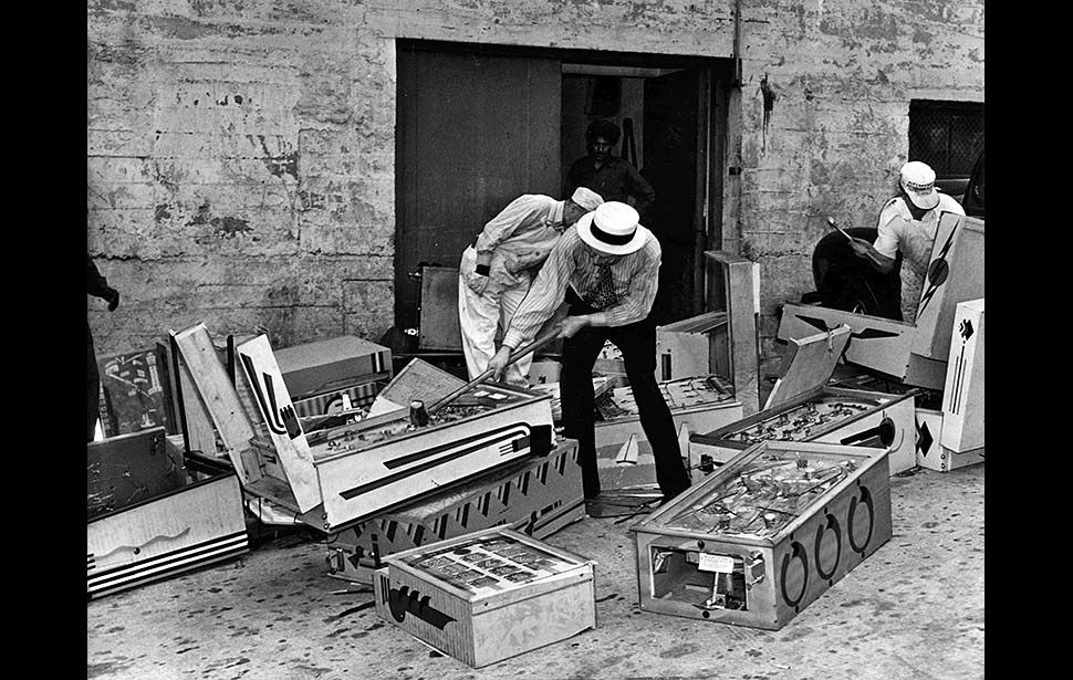 История пинбола. Вне закона. Часть 2 - Моё, Пинбол, Pinball Machine, Музей пинбола, Длиннопост, Черно-белое фото