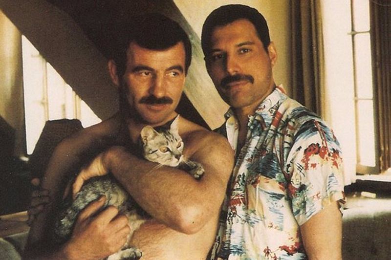 Freddie Mercury with his boyfriend Jim Hutton and a cat, 1980s - The photo, Freddie Mercury