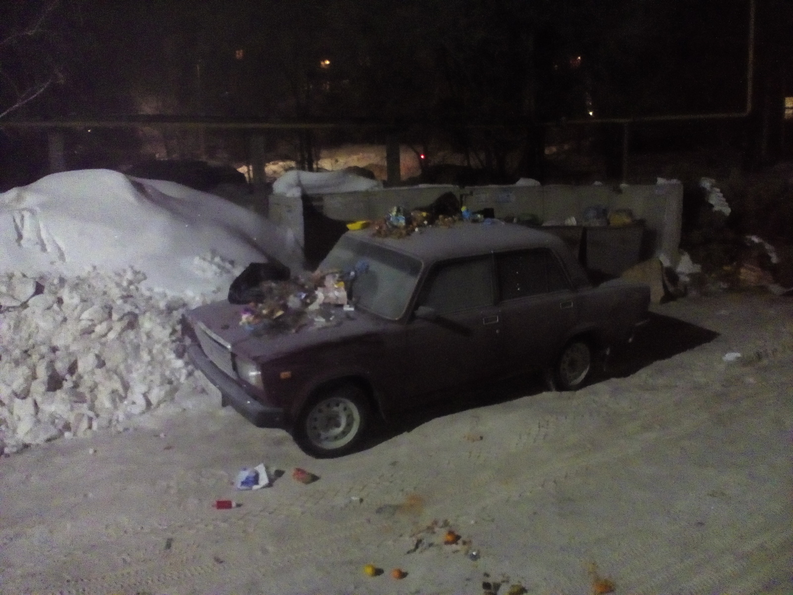 Do not block garbage cans with a car. - My, Garbage, Auto, Saratov