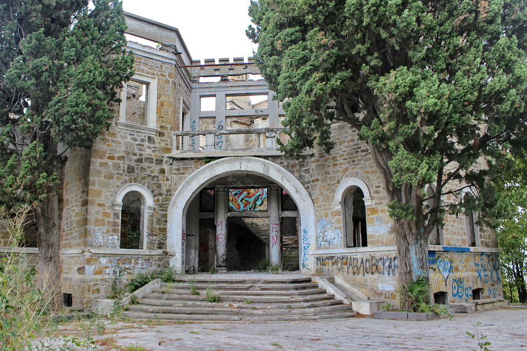 Castle Red Storm in Sochi - Sochi, Lock, Legend, Longpost