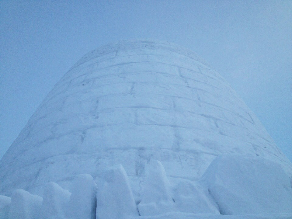 Snow tower. Снежная башня. Снежные башни с бойницами. Снежная башня на Обском море. Снежная башня картинки.