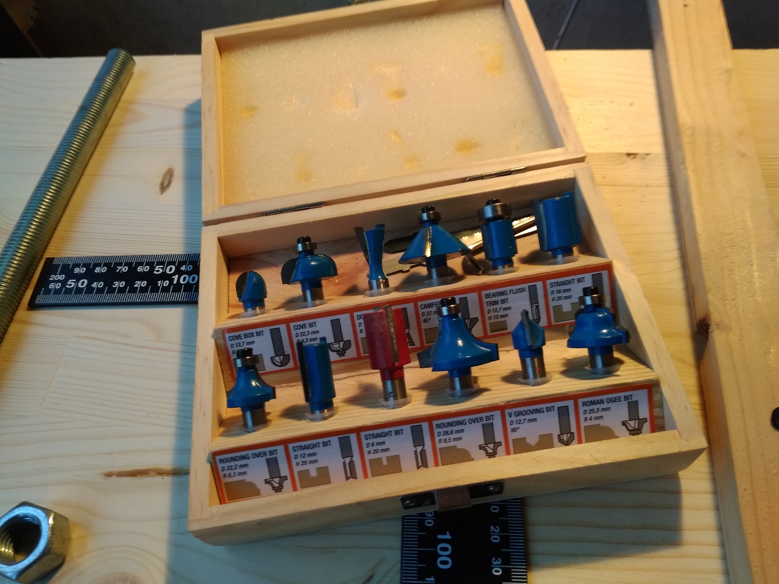 Do-it-yourself workbench on the balcony, part 1 - My, Carpenter, Workbench, Milling machine, Crooked hands, Longpost