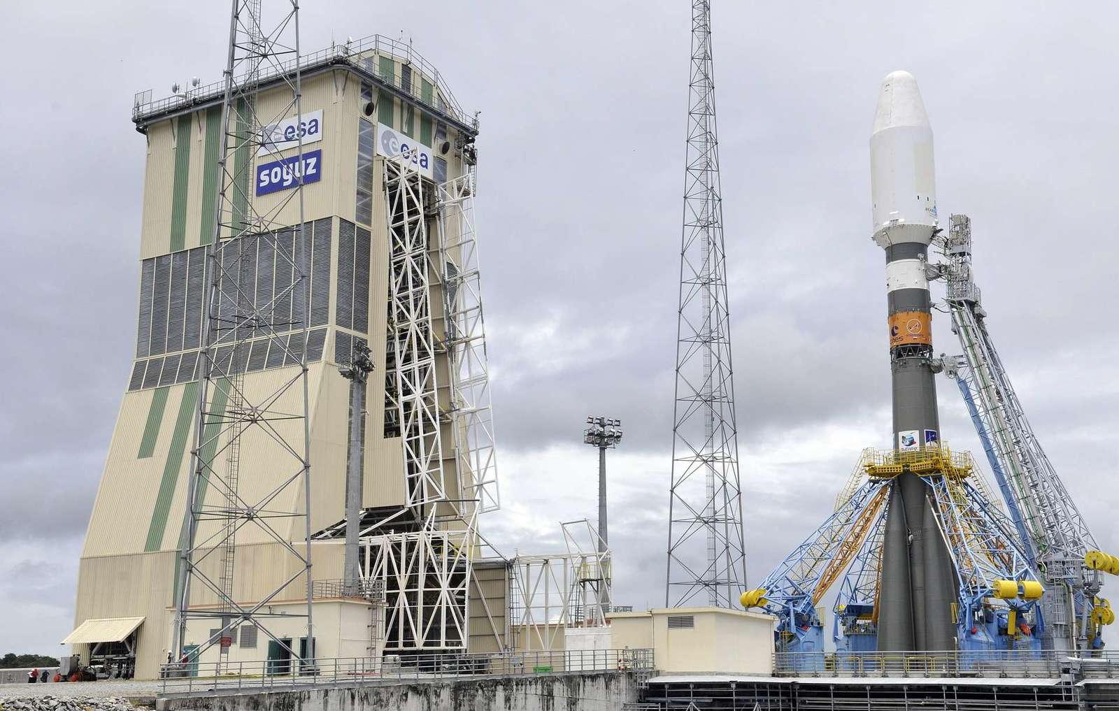 Source: specialists at the Kourou spaceport removed a hole in the Fregat upper stage - Roscosmos, Kuru, Frigate, Upper stage, Repair, Running, Oneweb, Space, Longpost