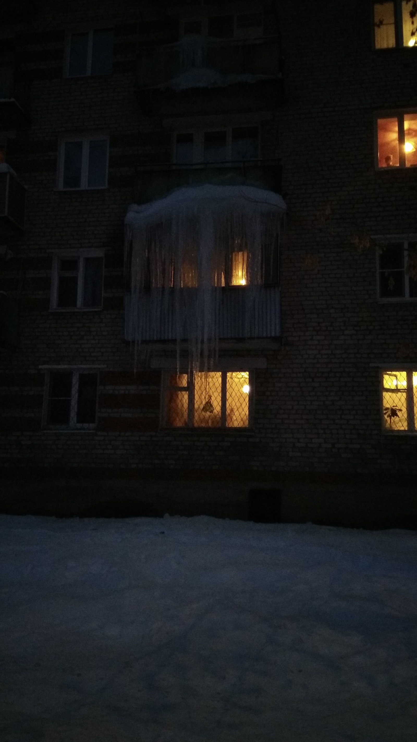 Powerful balcony - My, Balcony, Icicles, The photo