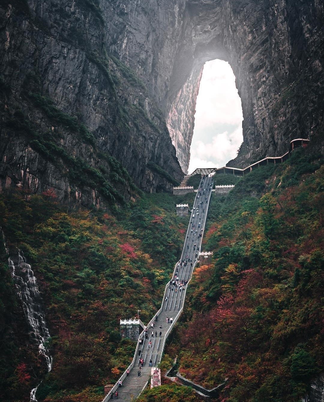 Gate to heaven. - The photo, China, Gateway to Paradise, Stairs, The mountains