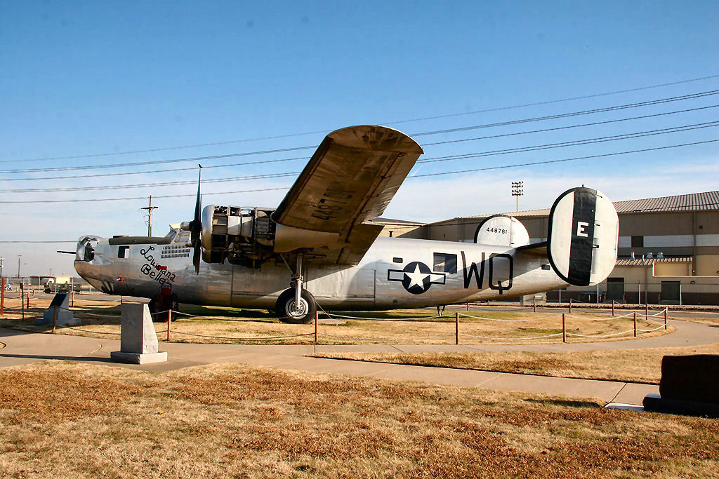 B-24J Liberator. A well-armed liberator. - Airplane, Bomber, b-24, Longpost