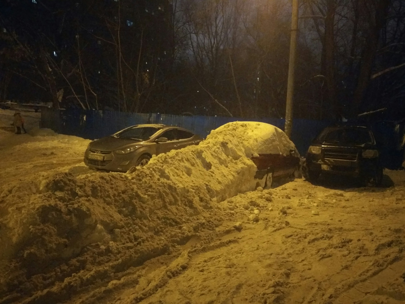 Don't piss off the snow blower.. - My, Snow, Courtyard, Parking, Snow blower