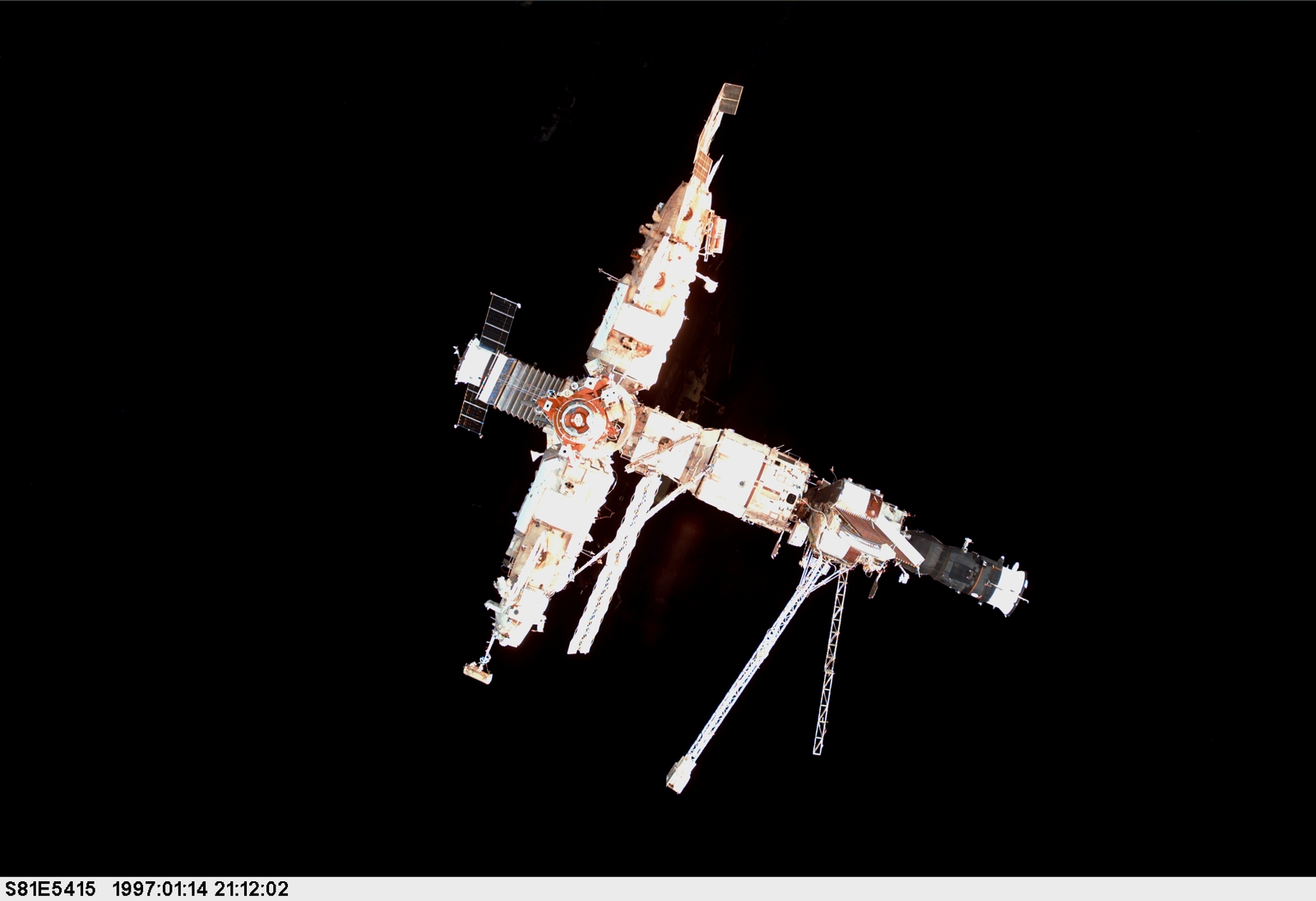 Mir space station dining table. Мкс фото. revell space station mir.