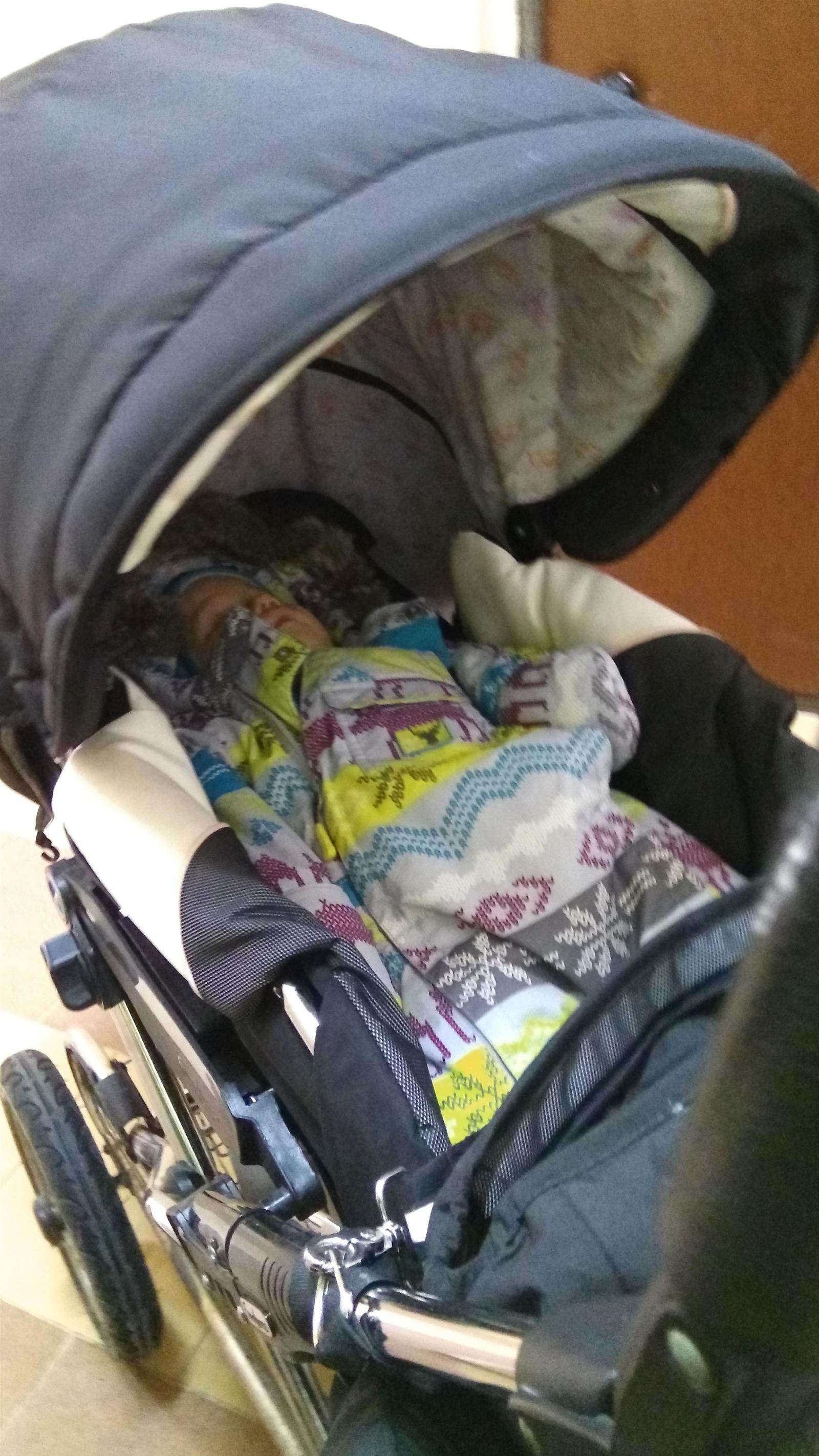 A stroller with a baby in the lobby of the floor, or what do parents think? - My, , Children, Leaving in danger, Longpost