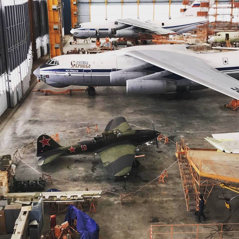 Grandfather and granddaughters - Aviation, IL-76, IL-2, Airplane