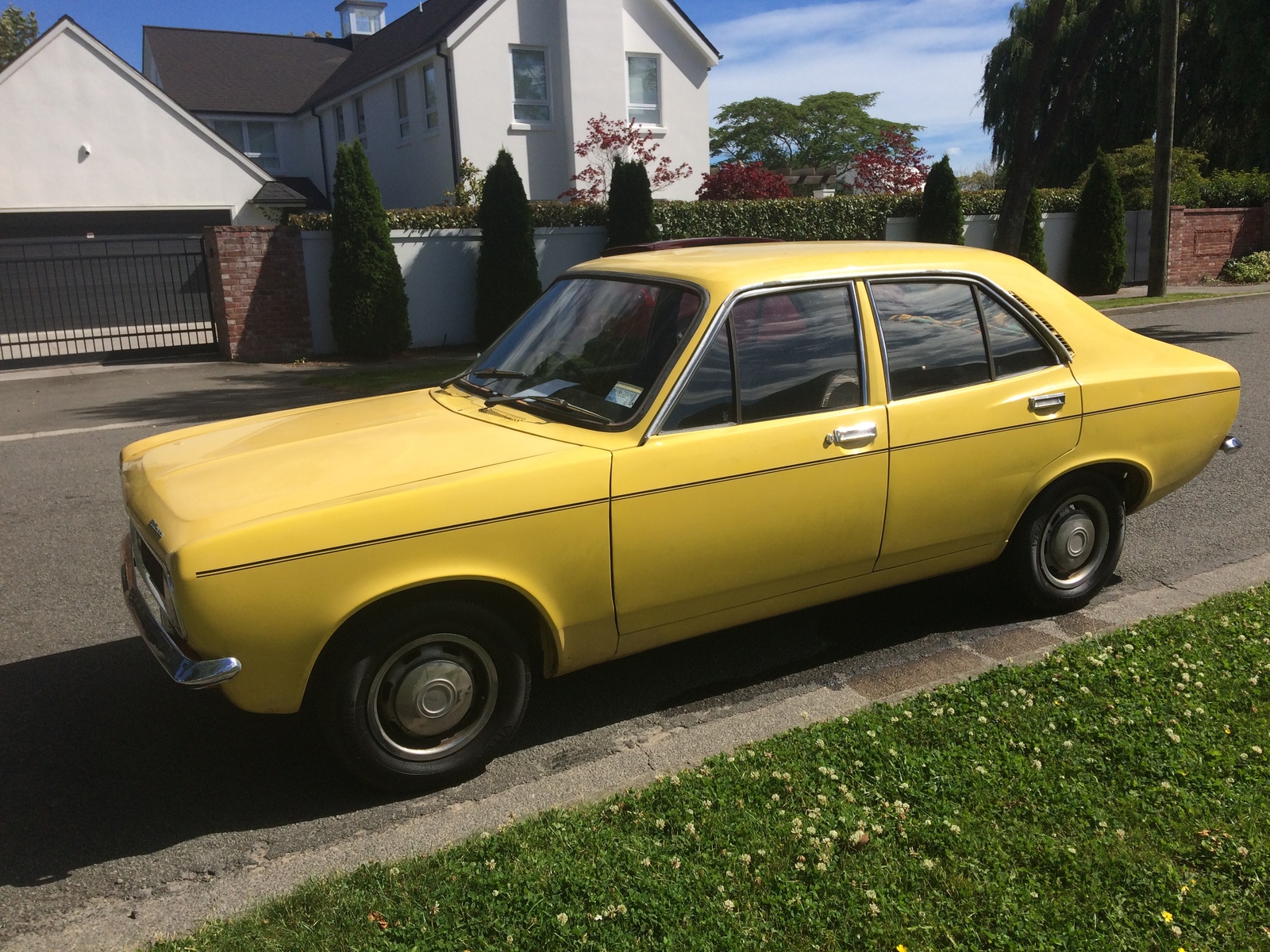 Hillman Avenger 1600 - семейный авто от бывшего подразделения компании Chrysler Europe (1970-е).И что-то Москвичевское во взгляде его... - Моё, Hillman avenger, Hillman 1600, Длиннопост, Авто