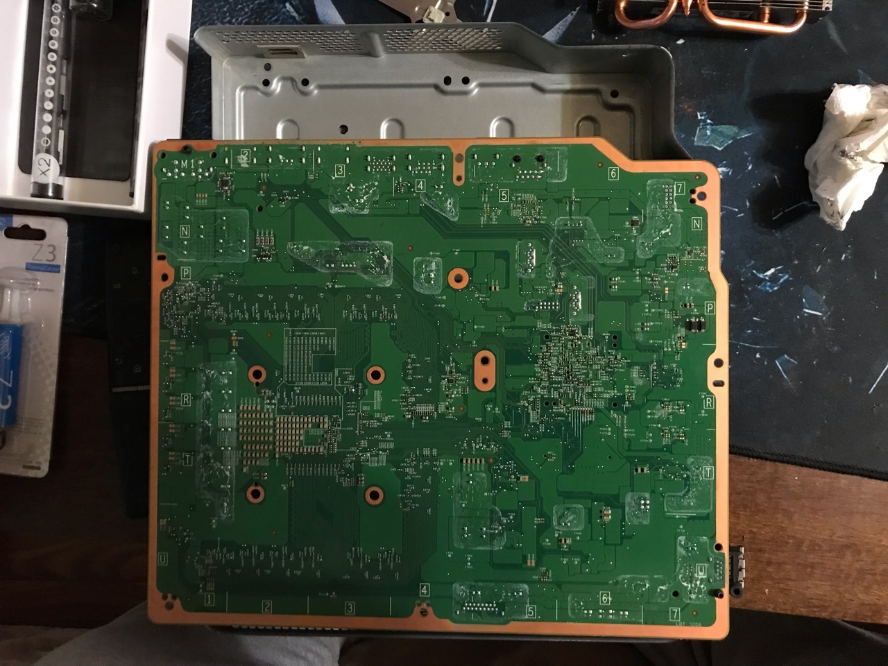 White crap on the Xbox one board - My, Xbox one, Need help with repair