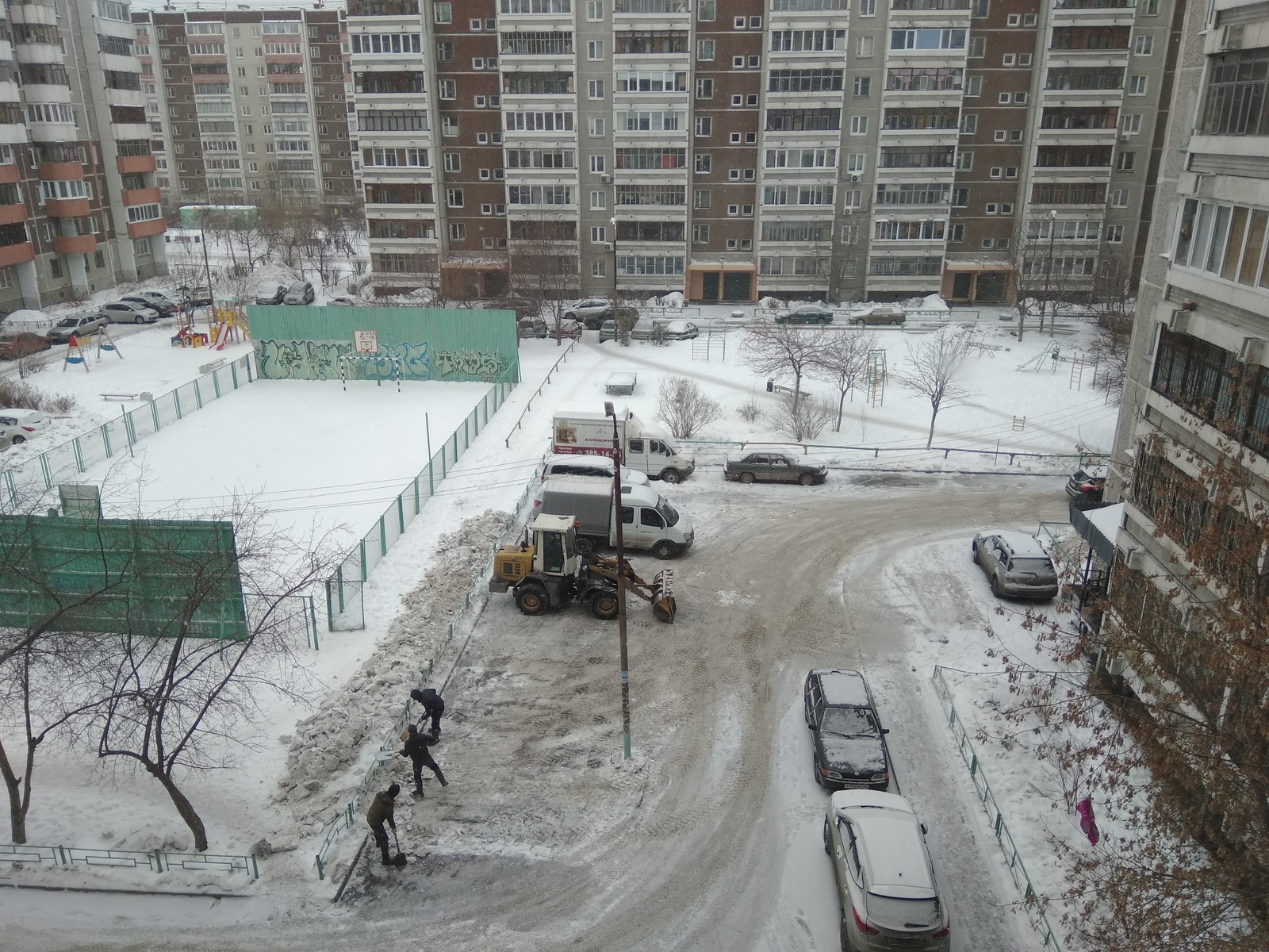 Snow removal in the Urals - My, Snow removal, Tractor, Yekaterinburg, Video