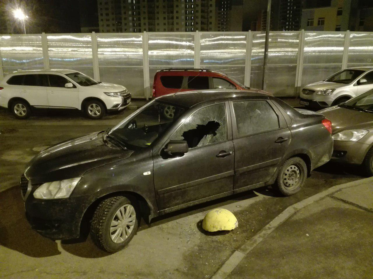 В спб школьник разбил битой автомобили (герой внизу). - Школьники, Авто, Гифка, Длиннопост