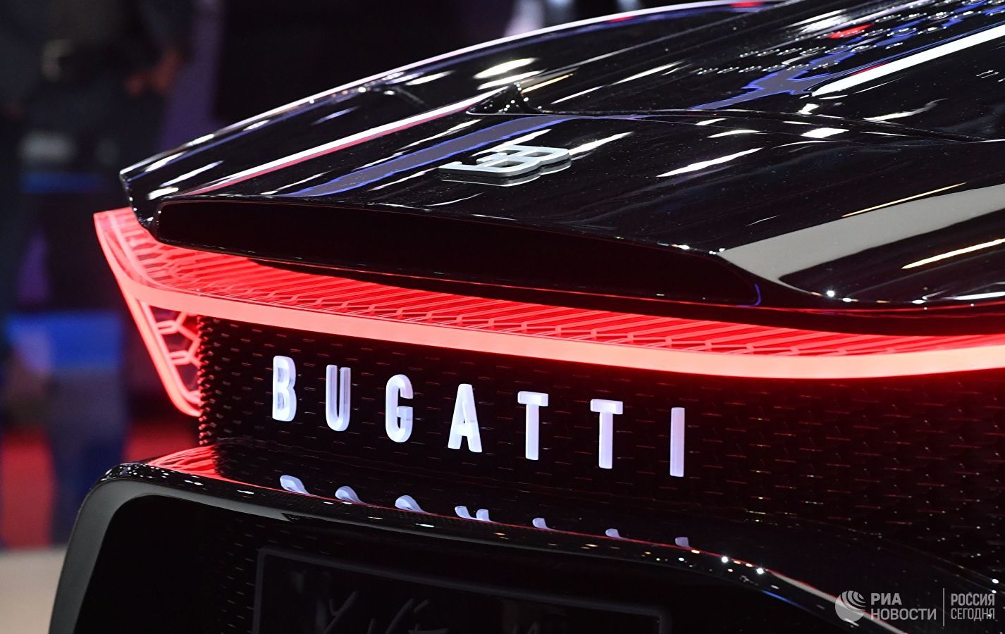 Bugatti выпустил один из самых дорогих в мире автомобилей | Пикабу