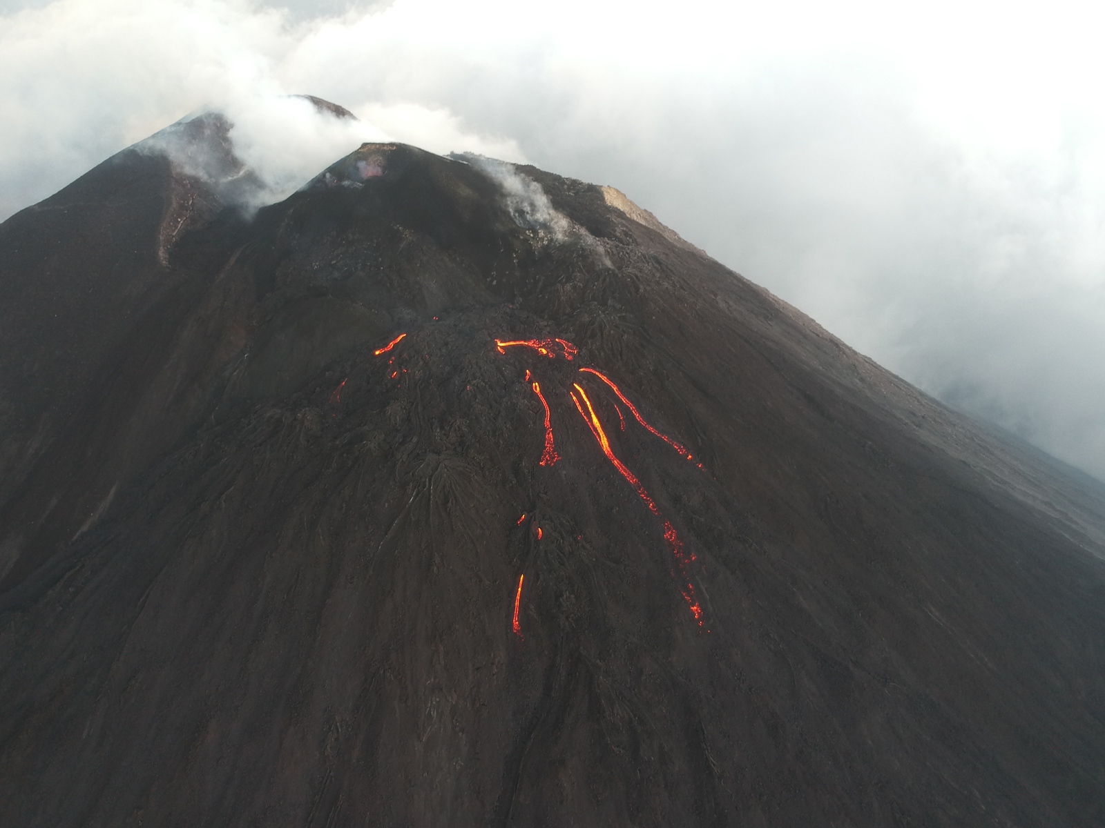 How I Climbed an Active Pacaya Volcano in Guatemala and Nearly Burned a Drone in Lava Fire - My, Volcano, Guatemala, Travels, Climbing, Lava, Drone, Longpost, Pacaya Volcano