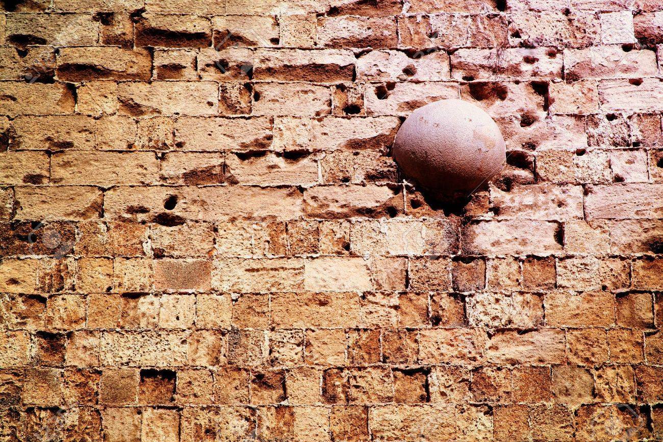 Cannonballs stuck in houses, fortresses, trees - The photo, Story, Cannonball, Longpost