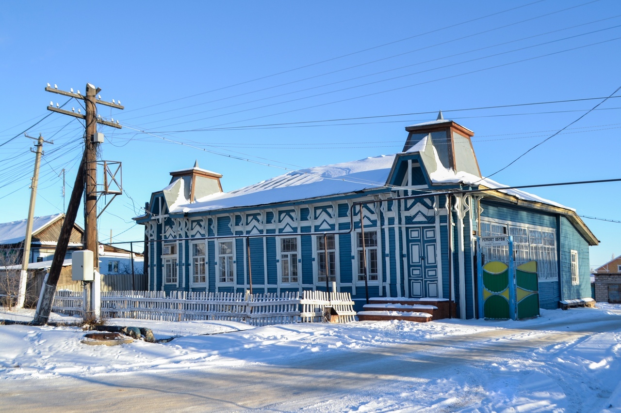 Старые здания Змеиногорска. Здание почты Батагай.