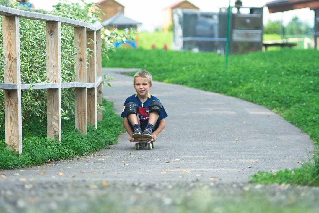 A simple photo from life, but with a mood. I wish I was a child... - My, Children, Entertainment, Mood, Nostalgia, The photo, Skate, Skateboarder