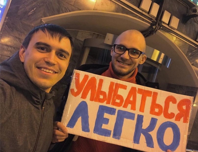 “Smiling is easy”: how a guy with a cardboard box revived the St. Petersburg metro - My, Subway, , Metro, Instagrammers, Bloggers, Video, Longpost