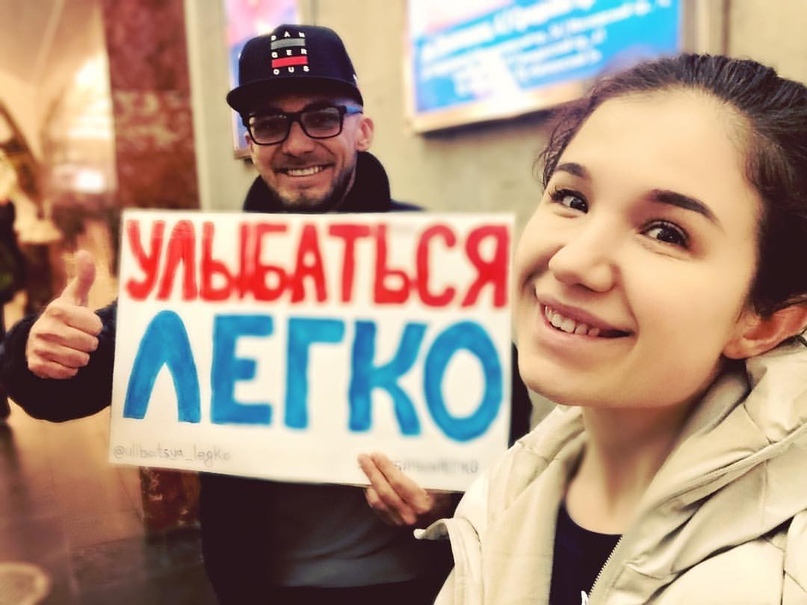 “Smiling is easy”: how a guy with a cardboard box revived the St. Petersburg metro - My, Subway, , Metro, Instagrammers, Bloggers, Video, Longpost