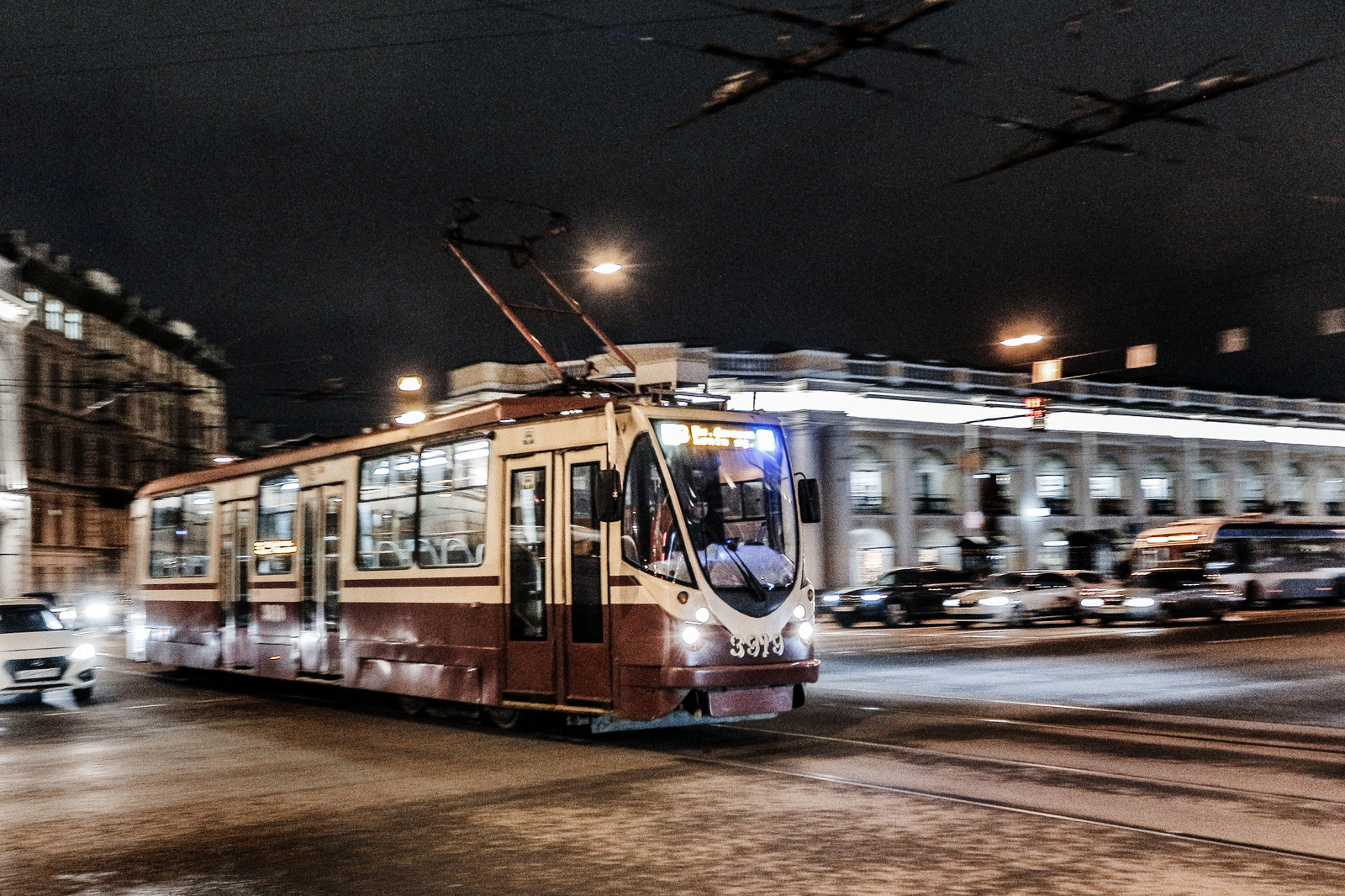 Ходят ли трамвай 6. Трамвай 100 Петербург. Питерский трамвай. Трамвай фото. Красивые трамвай Питера.