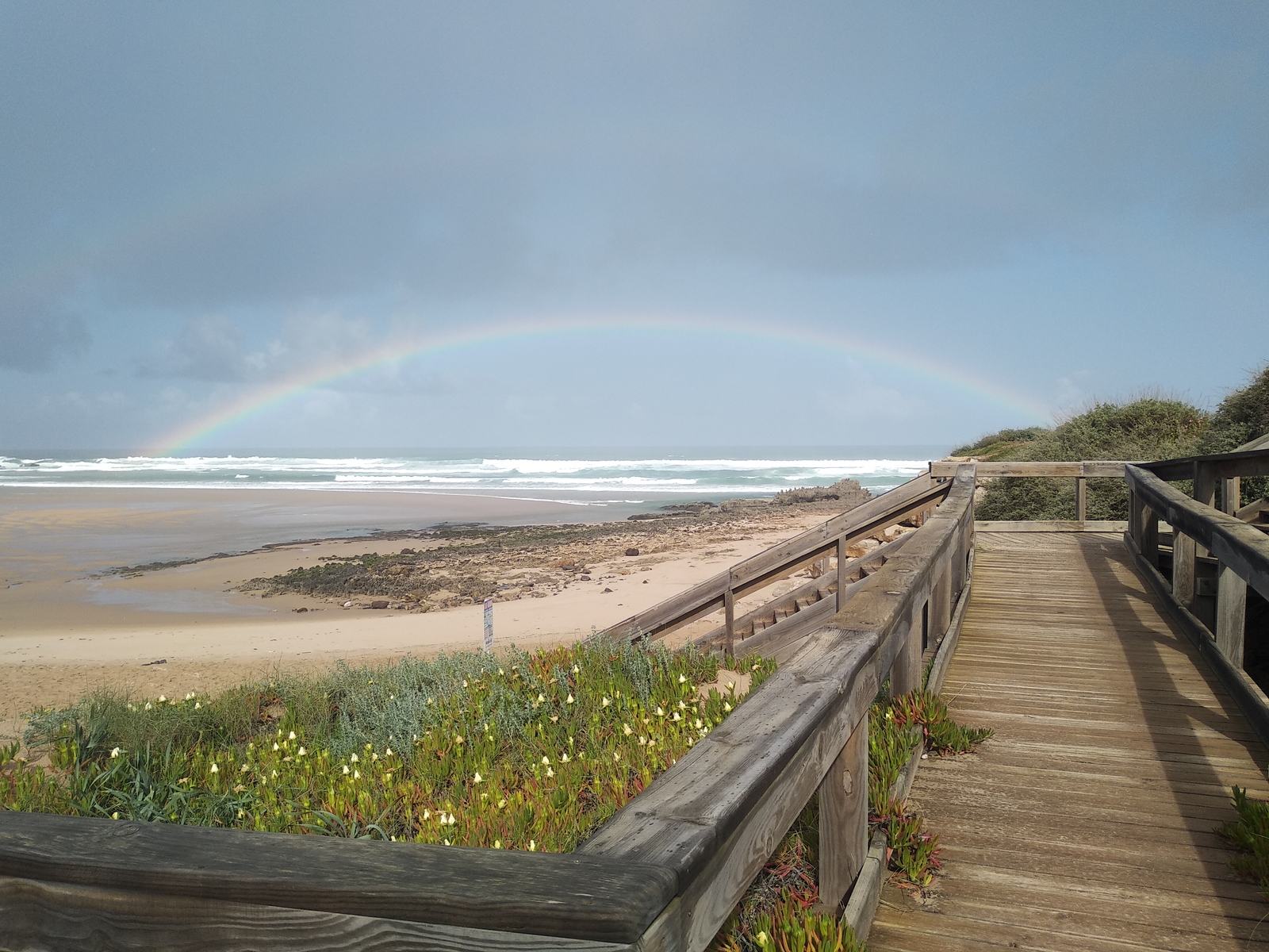 A little rainbow for everyone - My, Rainbow, Portugal, Ocean, Photo on sneaker