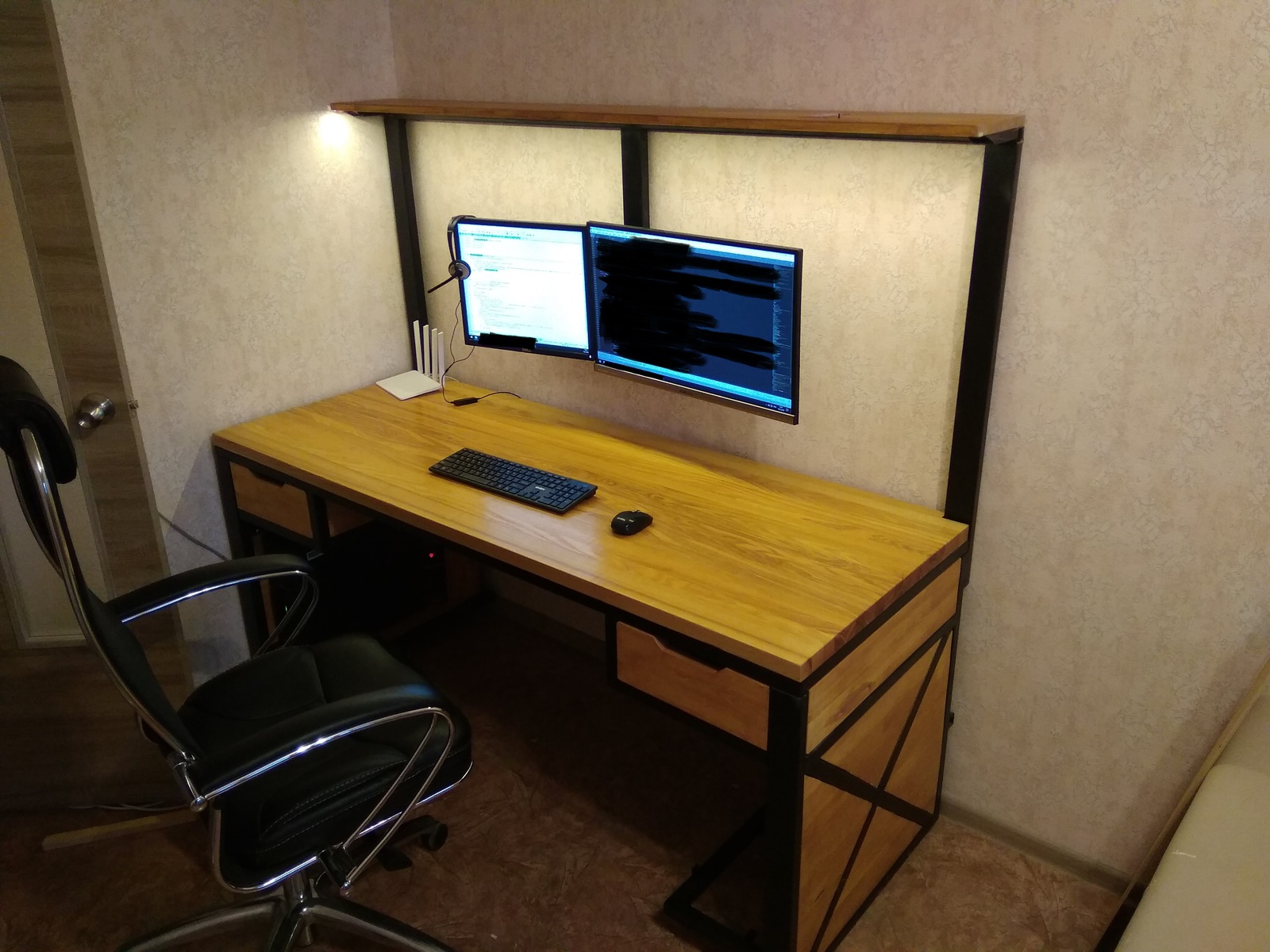 Компьютерный стол из профильной трубы