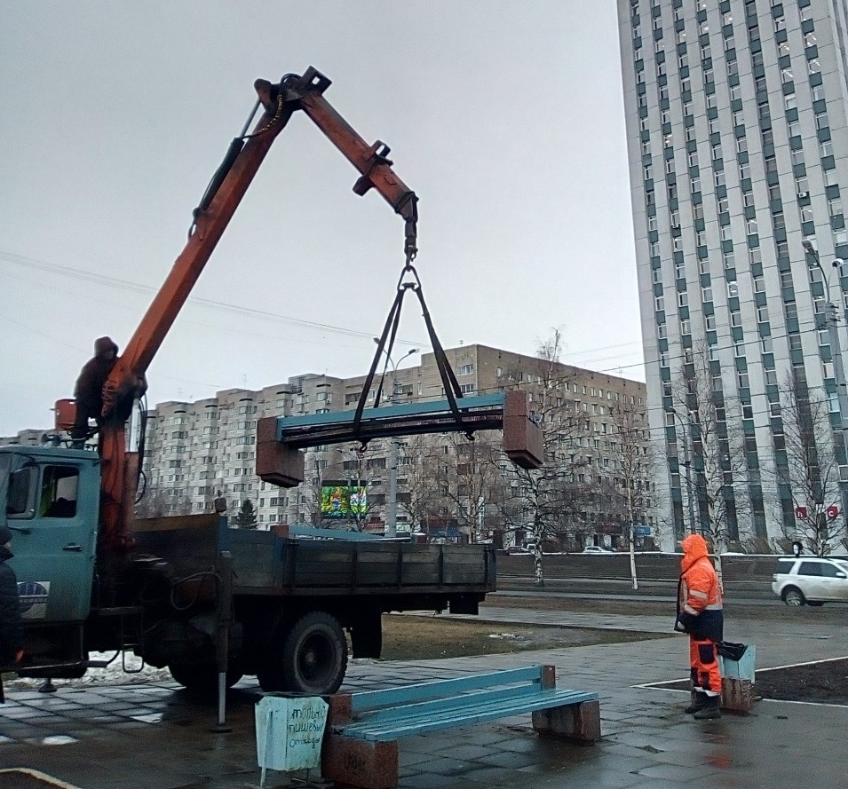 When I remembered that I forgot to paint the benches. - Arkhangelsk, Shies, Activists, Administration, Arkhangelsk region, Benches, Dismantling, Politics